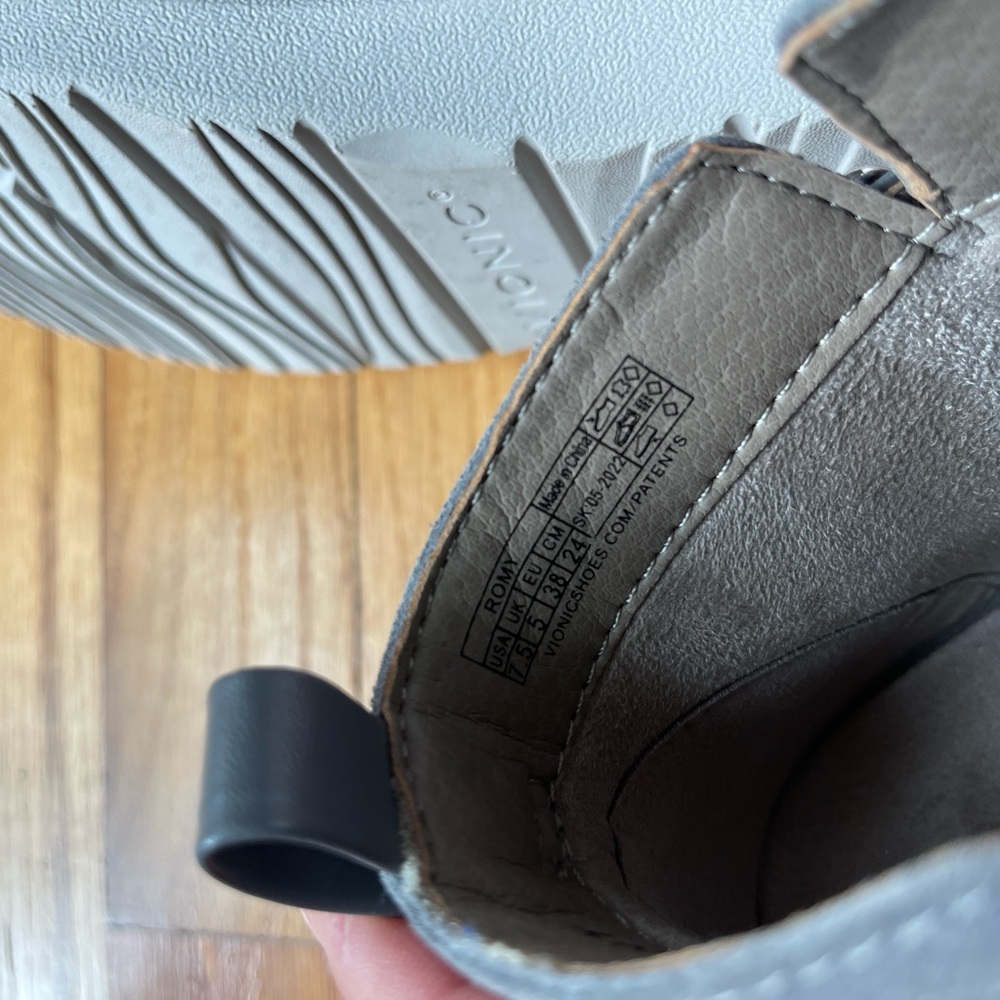 Vionic Gray Ankle Boots Water Repellent Comfort Orthotic Buckle Booties Sz 7.5 - Picture 7 of 8